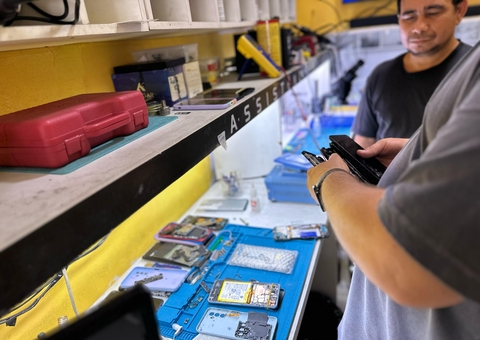 Mais de 100 celulares roubados são apreendidos em assistências em Manaus