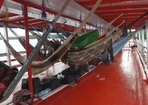 Homem é preso por tocar partes íntimas de mulheres em barco no Amazonas