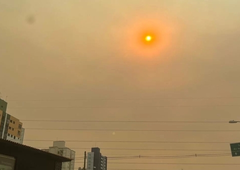 Fumaça de incêndios da amazônia e do interior do estado chegam a São Paulo e mudam cor do céu