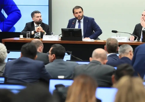 Relator vota por arquivar processo de cassação de Eduardo Bolsonaro 