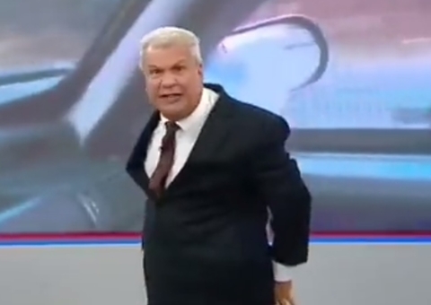 Sikêra Jr. arma barraco com repórter ao vivo sobre caso zagueiro Renan: ‘cala a boca'