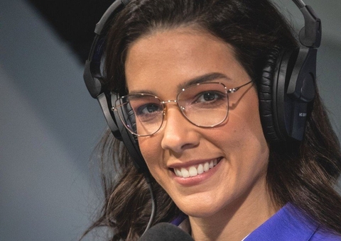 Renata Silveira estreia como primeira mulher a narrar futebol na Globo