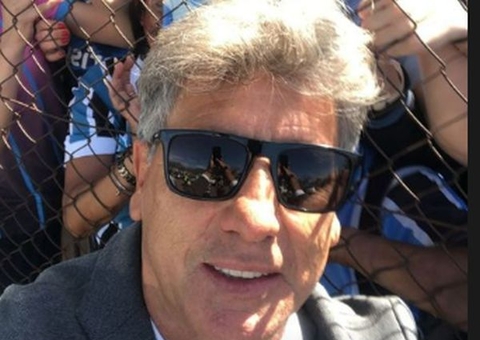 Torcedores do Grêmio recebem Renato Gaúcho com festa, idolatria e esperança