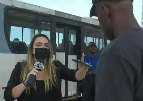 Repórter do SBT é intimidada por dois homens ao vivo; emissora reage