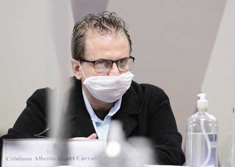 Carvalho diz que pedido de comissionamento por vacina partiu de grupo de coronel