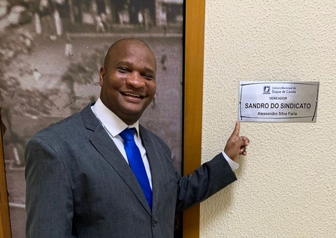 Vereador é assassinado a tiros de fuzil dentro de carro 