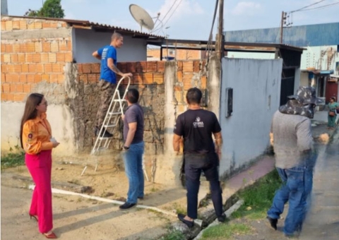 Desnutridas e abandonadas, cadelas são resgatadas pela polícia em Manaus