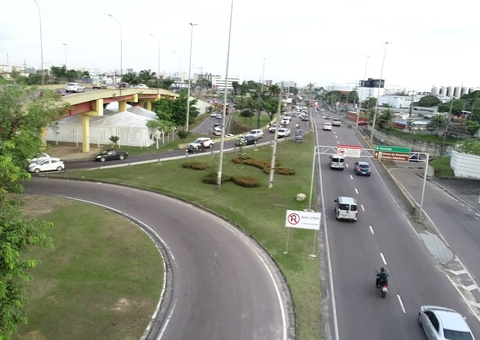 Interdição em  alça de acesso no viaduto de Flores é mantida em horário de pico