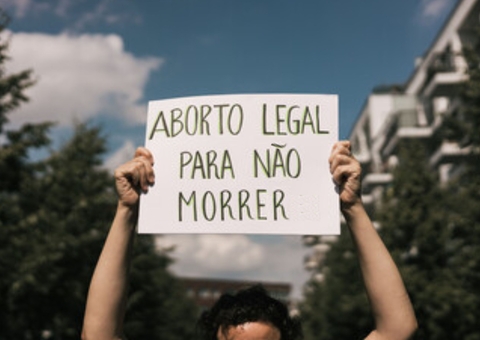 Médicos são proibidos de realizar abortos em grávidas por estupro; veto já afeta atendimentos