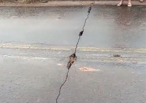 Vídeos mostram rachadura em 3ª ponte na BR-319 e moradores temem novo desabamento