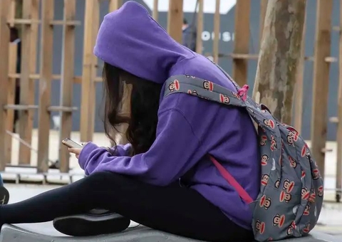 Educadores apoiam proibição ao uso de celulares nas escolas