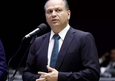 Alvo da CPI, Ricardo Barros é internado em São Paulo