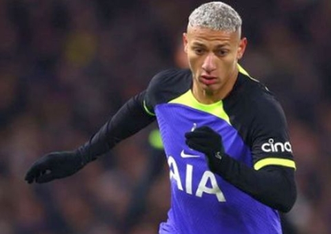 Richarlison cita pessoas de olho em seu dinheiro e vai procurar psicólogo