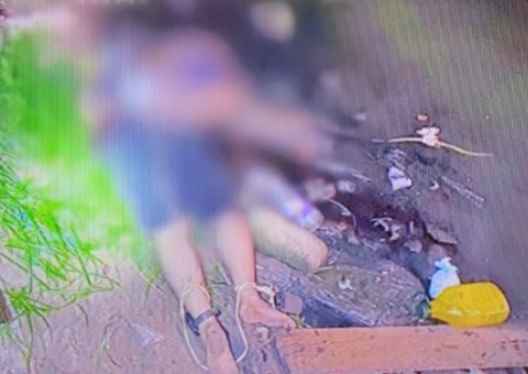 Homem executado com 8 tiros na cabeça é achado dentro de igarapé em Manaus