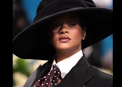 Grávida do terceiro filho, Rihanna exibe barriguinha no MET Gala 2025