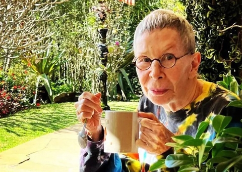 Rita Lee recebe alta hospitalar e vai para casa