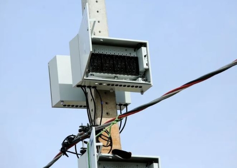 Prefeito sanciona PL que proíbe a instalação de medidores aéreos de energia em Manaus 