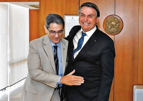 Bolsonaro mente e agora nega até ter foto com Jefferson, mas tem