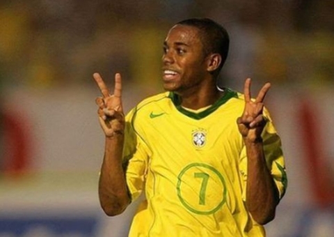 Robinho cogita voltar a jogar aos 38 anos e é procurado por time de Santos