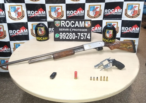 Pelo mato, pessoal foge de festa clandestina em Manaus