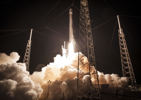 Foguete da SpaceX é muito “complicado” para pousar na Lua, diz Blue Origin