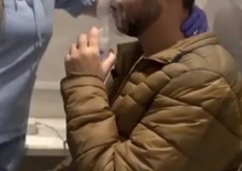 Com close, Rodrigo Mussi aparece em primeiras imagens durante fisioterapia; veja 