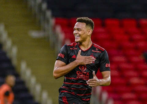 Flamengo vence o Macaé e lidera Campeonato Carioca