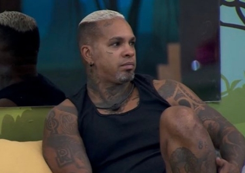 BBB24: Rodriguinho mostra demais ao lavar parte íntima 