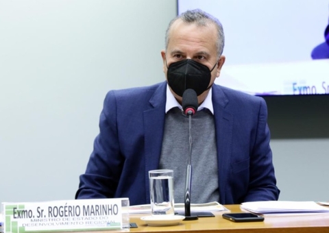 Ministro confirma reunião com filho 04 de Bolsonaro em depoimento à Câmara