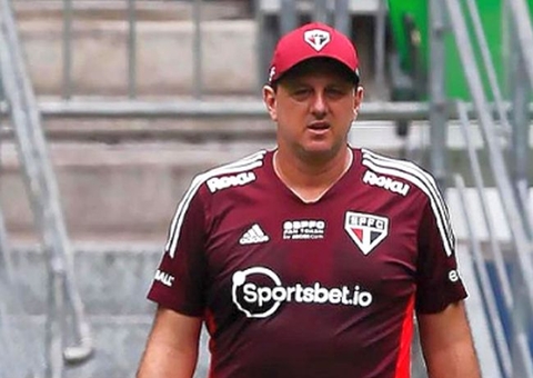 Mantido pelo São Paulo, Rogério Ceni ainda corre risco por clima interno