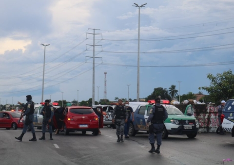 'Rolezinho' com cerca de mil pessoas é encerrado em avenida de Manaus 