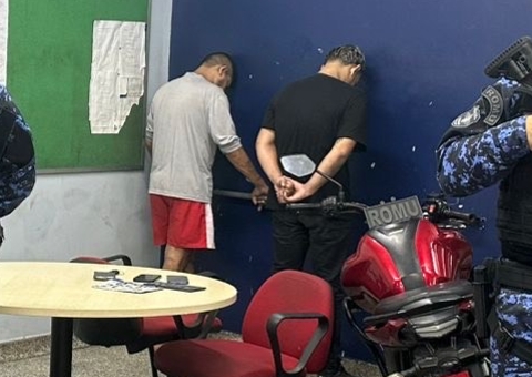 Dupla é presa após roubo ser descoberto por ligação da vítima na zona Leste de Manaus