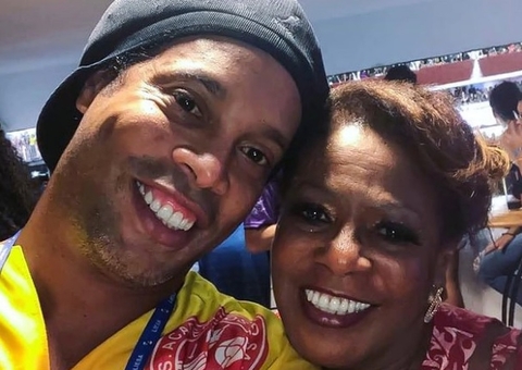 Irmã explica porque Ronaldinho Gaúcho não foi ao funeral da mãe