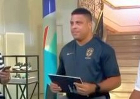 Fenômeno fala sobre encontro com Gabriel Jesus no Catar e elogia atacante