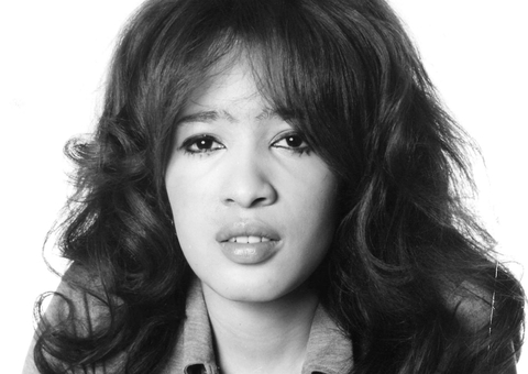Morre Ronnie Spector, líder e vocalista da banda Ronettes, aos 78 anos