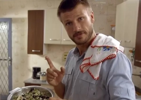 Rodrigo Hilbert faz ‘punheta de bacalhau’ no É De Casa e internautas não aguentam