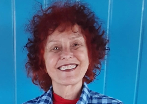 Justiça determina soltura dos donos de pitbulls que atacaram escritora