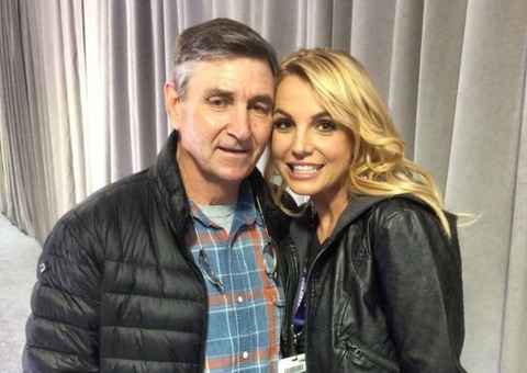Pai de Britney Spears desiste de ser tutor da cantora após 13 anos