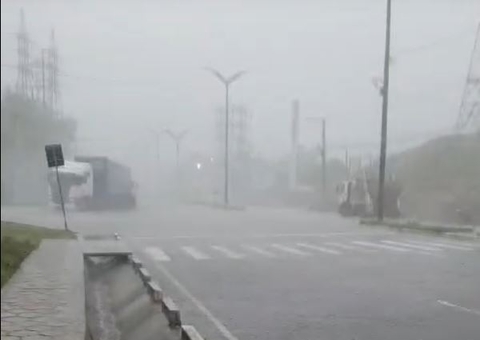 Temporal atinge Manaus e Inmet emite alerta de risco de alagamentos 