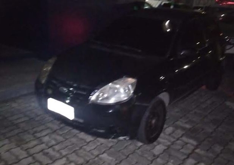 Trio suspeito de fazer arrastões usando carro são detidos em Manaus