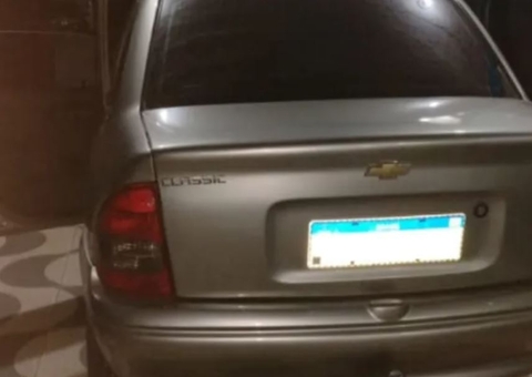 Turista é encontrado morto dentro de carro em pousada em Presidente Figueiredo