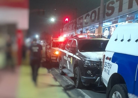 Homem é executado com 5 tiros na cabeça na frente de lanche no Parque 10