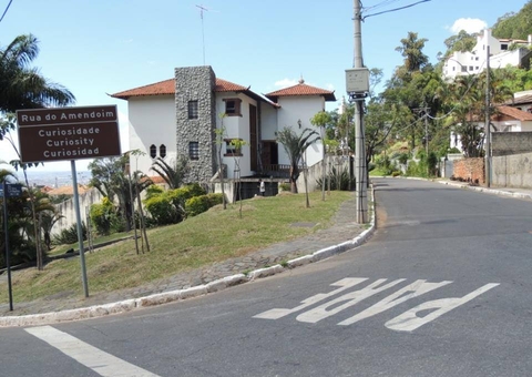 Fenômeno faz carros desligados subirem ladeira contrariando a gravidade