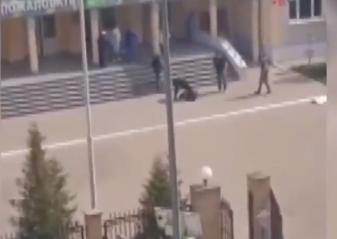 Atirador invade escola, mata 7 crianças e deixa 21 feridas em Kazan