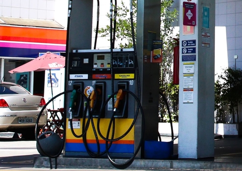 Governo federal garante abastecimento de combustíveis no país após ataques a refinarias