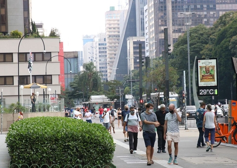 Brasil tem 423,2 mil mortes e 15,2 milhões de casos de Covid