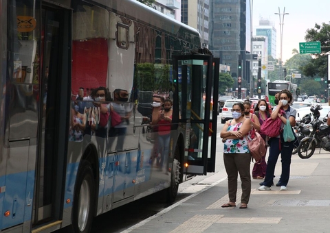 Senado aprova programa que financia passagens de idosos no transporte