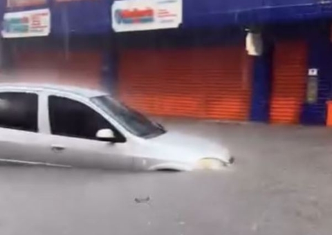 Vídeo mostra carro submerso após rua Saldanha Marinho virar 'rio' durante temporal