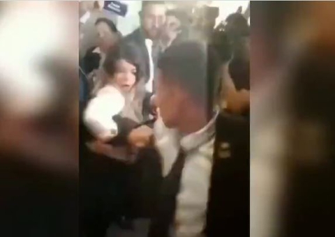 Vídeo: Jornalistas são agredidos por seguranças de Maduro durante cúpula em Brasília