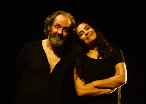  Letícia Sabatella e Daniel Dantas encenam espetáculo 'Ilíada' no Teatro Amazonas